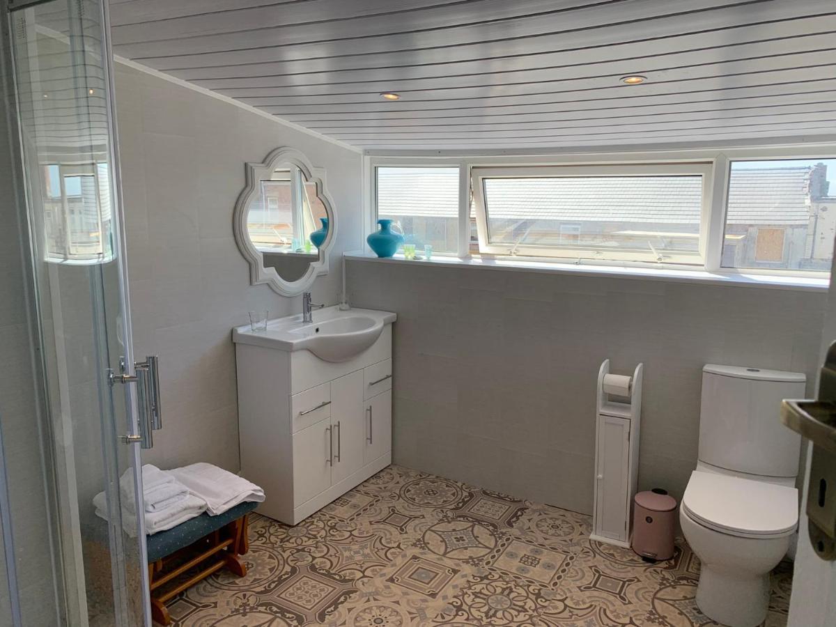 Heather Glen. Six Bedroom Home Near The Sea. Blackpool Bagian luar foto