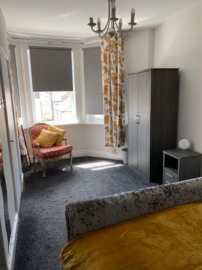 Heather Glen. Six Bedroom Home Near The Sea. Blackpool Bagian luar foto